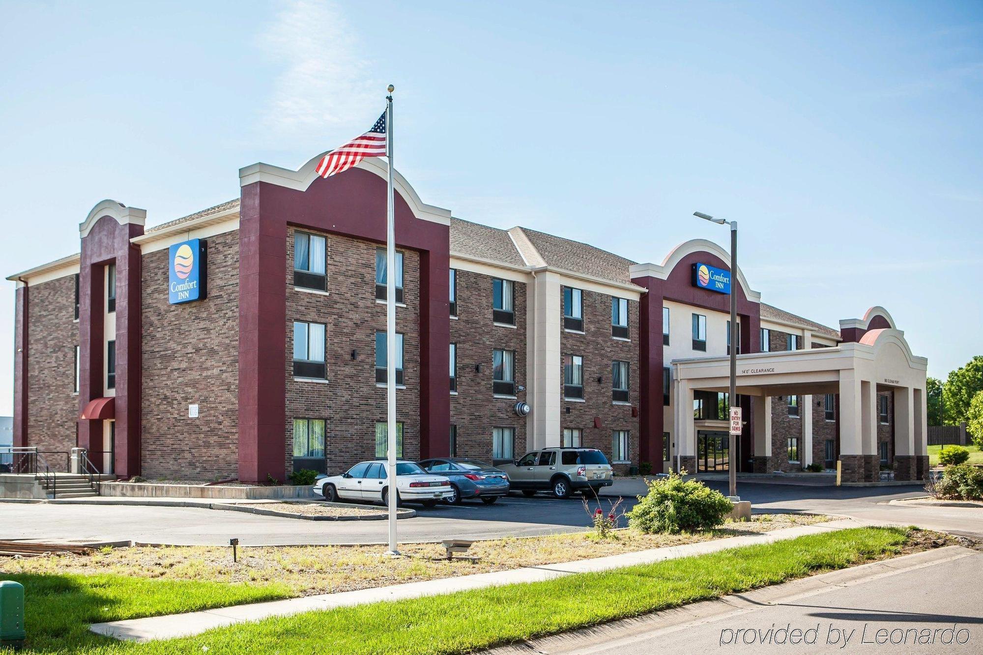 Super 8 By Wyndham Lees Summit Motel Lee's Summit Exterior photo